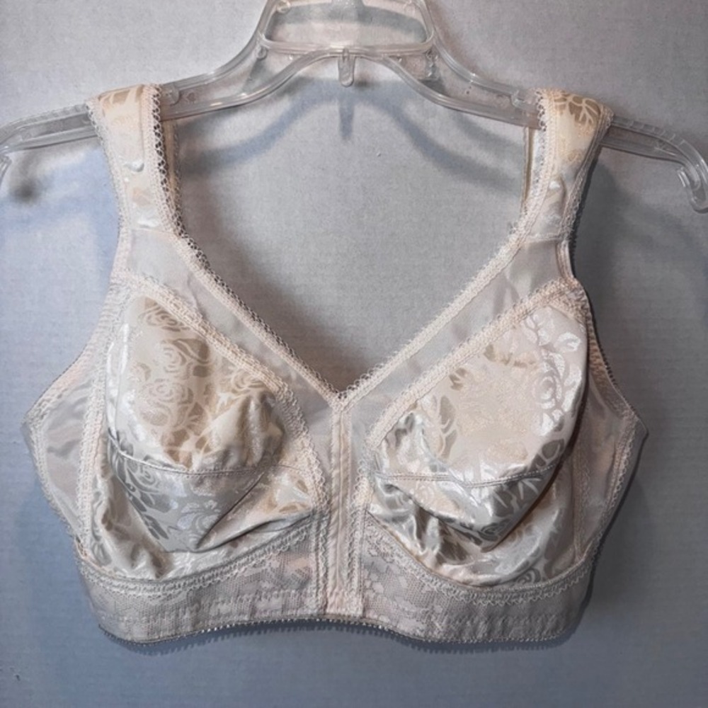 Playtex 4693 Wireless Bra Women 38C Beige Floral Jacquard Lace Trim Support‎